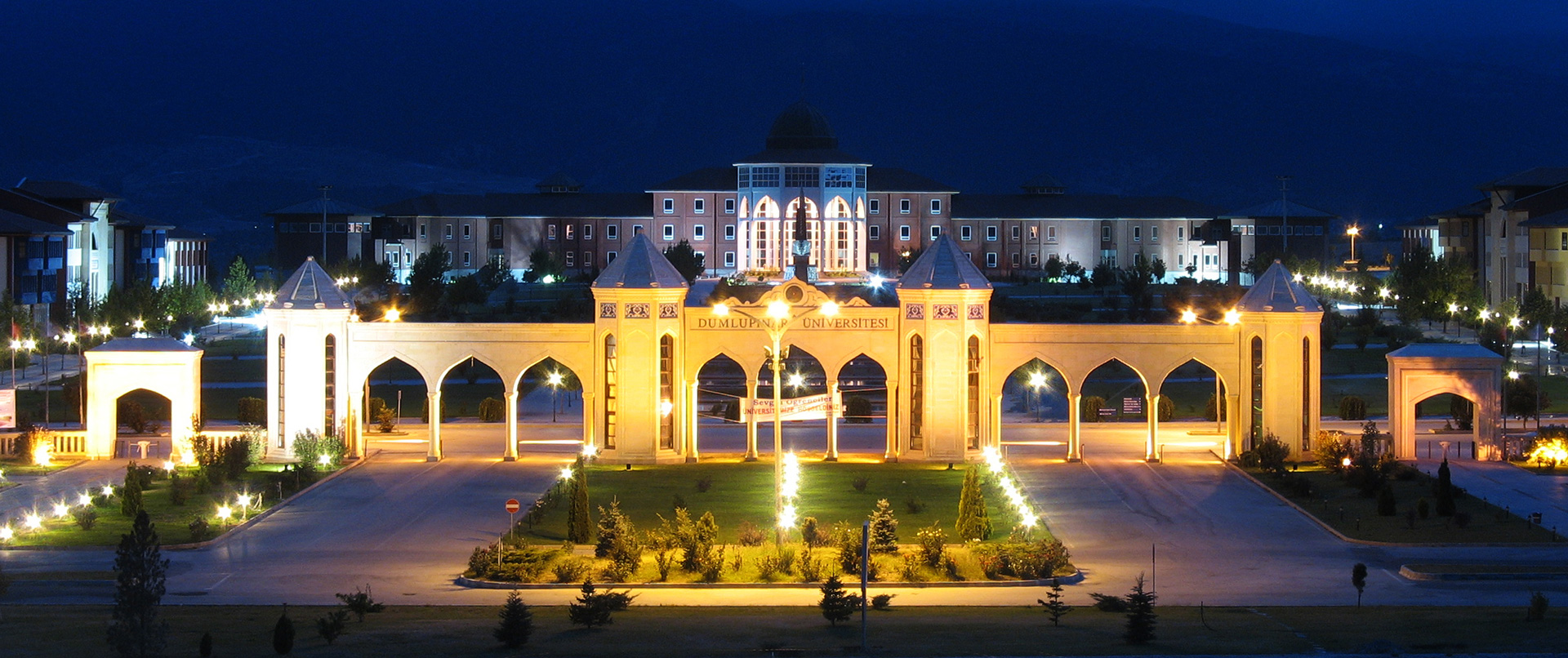 Dumlupınar Ünivesitesi Rektörlük Binası
